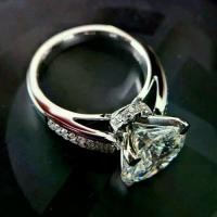 ราคา [พร้อมส่ง] แหวนเพชรmoissanite ชู 3 กะรัต เหลี่ยม (H&A) เงินแท้ 92.5% ชุบทองคำขาว (1731807347329041716)