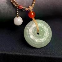 ราคา จี้หัวเข็มขัดสันติภาพหยกสีเขียวเหอเทียน, หยกธรรมชาติ, จี้หยกดอกบัวสำหรับผู้ชายและผู้หญิง, สร้อยคอหยกน้ำใส, จี้หยก (1731961453975996902)