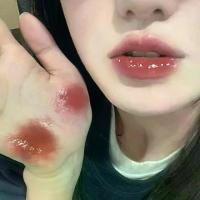 ราคา กระจกหมีฟอง ลิปกลอสกระจก ลิปกลอส ให้ริมฝีปากอวบอิ่ม ลิปกลอสให้ความชุ่มชื้น เหมาะสำหรับนักเรียน สีสดใส ไม่ซีดจาง สินค้าใหม่ ลิปสติก 4u2 melted x bus mac red lipstick ruby woo (1731476089960433324)