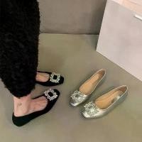 ราคา ปั๊ม Rhinestone หัวเหลี่ยม ก้นแบน สีเงิน ระดับไฮเอนด์ รองเท้าผู้หญิง คอลเลคชั่นฤดูร้อนใหม่ สีดำ เหมาะสำหรับการเดินทาง สไตล์ Gommino, ปี 2025 sofit รองเท้า พยาบาล chanel ballet (1731538485258388993)