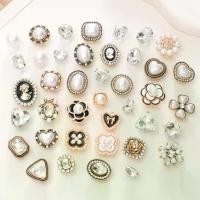 ราคา อุปกรณ์เสริม DIY, Crocs, อุปกรณ์เสริมสไตล์ Chanel, หัวเข็มขัดรองเท้า, สำหรับผู้หญิง, พร้อมคริสตัลและเพชร, ดอกไม้มุกด้านบน (1730096836183099651)