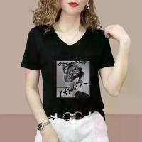 ราคา เสื้อยืด คอวี แขนสั้น เรียบหรู แฟชั่นสตรี ทรงสลิมฟิต เสื้อยืดกระชับสัดส่วน อินเทรนด์ ฤดูร้อน 2566 มาใหม่ เสื้อ แบรนด์ chanel ของ แท้ (1731646978926020436)