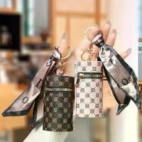 ราคา กระเป๋าเก็บลิปสติกหนังลายดอกไม้วินเทจคลาสสิกแบบพกพา, พวงกุญแจถังมือถือ, กระเป๋าใส่เหรียญแบบใช้มือถือ, จี้กระเป๋าคู่, ขายร้อนที่ร้าน chanel purse (1731437031659570241)