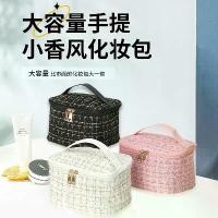 ราคา กระเป๋าแต่งหน้าแบบพกพา, กำหนดเอง, ความจุมาก, สไตล์ Ins, สไตล์ chanel ดูดี, ทำจากผ้า, กระเป๋าเก็บของระดับไฮเอนด์ (1731594839122019692)