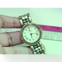 ราคา นาฬิกา Vintage มือสองญี่ปุ่น Piene Cardin swiss made QUARTZ ผู้หญิง กรอบทอง หน้าปัดตัวเลขโรมัน32มม Integrated Bracelet (1731603499247699870)