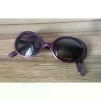 ราคา แว่นกันแดด Vintage Guess Sunglasses Size 48/12 128mm สีม่วงเข้ม สินค้าแนะนำ (1731768078106789547)