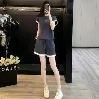 ราคา ชุดออกกำลังกาย ชุดเสื้อยืดและกางเกงขาสั้น ใหม่สำหรับปี 2025 ชุดสูทสองชิ้นฤดูร้อนของผู้หญิง แขนสั้น แฟชั่น (1731436477241853035)