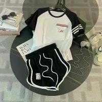 ราคา ชุดออกกำลังกาย ชุดเสื้อยืดและกางเกงขาสั้น ใหม่สำหรับปี 2025 ชุดสูทสองชิ้นฤดูร้อนของผู้หญิง แขนสั้น แฟชั่น (1731971862858859740)