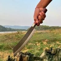 ราคา มีดทำครัว มีดสับ มีดมีดเดินป่า มีดหัวตัด มีดเอนกประสงค์ อรัญญิกแท้ ใบมีดหลังตรง หัวตัด มีความยาว 10 นิ้ว เหล็กผานไถ ชุบแข็ง ด้ามไม้ประดู่ พร้อมฝักหนัง PU สับหมู สับเนื้อ สับกระดู (1730188347821493195)