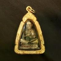 ราคา [พร้อมส่ง] พระเครื่อง หลวงพ่อโต สมเด็จพุฒาจารย์ โต พรหมรังสี เลี่ยมกรอบ ชุบทองแท้ จี้พระ จี้เครื่องราง (1731952100687119888)