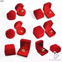 ราคา ส่งของที่กรุงเทพฯจิ๊กซอว์รองคลาน กล่องกำมะหยี่ กล่องของขวัญใส่เครื่องประดับ กล่องใส่ทอง กล่องใส่เครื่องประดับ ใส่ แหวน ต่างหู เข็มกลัด เหรียญ พระเครื่อง (1732034854520456515)