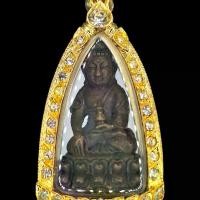 ราคา พระกริ่ง วัดสุทัศน์วราราม ใส่กรอบเงินสีทอง ฝังพลอยล้วน พร้อมห่วง (1730641422800358114)