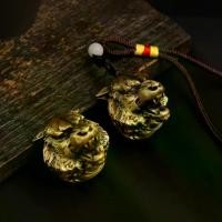 ราคา งานฝีมือหัวเสือทองเหลือง, ชิ้นไม้แกะสลักมือ, ตกแต่งรถยนต์, เครื่องประดับแขวนสำหรับสำนักงานและห้องนั่งเล่น, เครื่องประดับเดสก์ท็อป, รูปปั้นบรอนซ์แข็ง เครื่องราง เสน่ห์ มอญ รามัญ Car รถจักร จุ่ม พวง (17