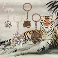ราคา พวงกุญแจหัวเสือ สองด้าน จี้รูปปั้นหมาป่าสัตว์ พวงกุญแจรถ พวงกุญแจกระเป๋าเป้สะพายหลัง เครื่องราง ตกแต่งกระเป๋า อุปกรณ์เสริม (1730135556222585421)