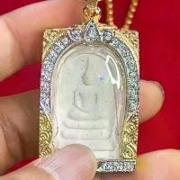 ราคา พระสมเด็จ วัดระฆัง เนื้อผง พร้อมกรอบเพชร และสร้อยคอทองหนัก 3บาท (1729597008806644718)