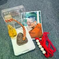 ราคา ชุดปลดหนี้น้ำมันเทพหลวงปู่ศิลา (พระปิดตา+น้ำมันเทพ+ด้ายแดงรับขวัญ+รูปหลวงปู่) (1732264117796702727)