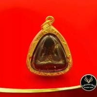 ราคา จี้พระ พระปิดตา หลวงพ่อแก้ว วัดเครือวัลย์ ชลบุรี เนื้อผงใบลาน เลี่ยมกรอบทอง ชุบเศษทองเยาวราช 100 % (1731318314348349089)