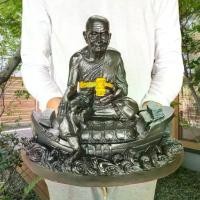 ราคา หลวงปู่ทวดนั่งเรือ วัดช้างให้ กว้าง 9 นิ้ว เนื้อเรซิ่นผสมผงดินดำองค์ใหญ่มาก ของสะสม (1731951868513715860)