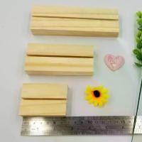 ราคา ที่เสียบนามบัตร ป้าย รูปภาพ แผ่นอคิลิค เสียบกระจก ไม้สนจริง ฐานไม้สําหรับวางการ์ด (1729553400233953655)