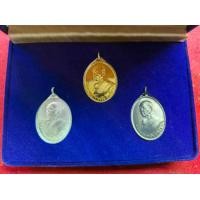 ราคา เหรียญที่ระลึก หลวงปู่ฝั้น ศิษย์ท.อ.สรา้งถวายบูชาครู ปี2507 วัดป่าอุดมสมพร จ.สกลนคร ชุดกรรมการ (1730831736808114201)