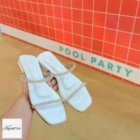 ราคา สินค้าSaleมีคราบกาวเหลืองนิดหน่อยนะคะ รองเท้าแตะคาดเพชรเส้นเล็ก สีขาว kwintra (1729651826927962613)