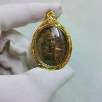 ราคา จี้พระเหรียญเจริญพรบน หลวงพ่อคูณ ปริสุทโธ พ.ศ.2536 วัดบ้านไร่ จ.ระยอง เลี่ยมกรอบทองไมคร่อนอย่างดี (1731816809452176718)