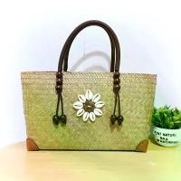 ราคา COD L กระเป๋ากระจูดสาน ขนาดปากกว้าง 15×สูง8 นิ้ว หูประดับไม้กลึง ซิบ+ซับใน+2ช่องเหรียญ ประดับหอย size L: รหัส Mint Nature Bag MKH-BTikTok (1731898033241753332)