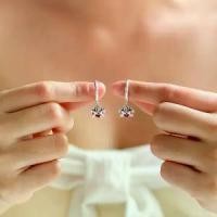 ราคา Shiny Blue Earring ต่างหูดอกบัวชมพูมงคล แบบห่วง (1731390700207244783)
