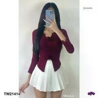 ราคา Garden Clothes เสื้อเชิ้ต & เบลาส์ เสื้อไหมพรมคอวีแขนยาว แต่งดอกกุหลาบ .. สีแดงเลือดหมู (1732218754478738111)