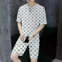 ราคา DF HOME ชุดเซ็ตผู้ชาย เสื้อยืดแขนสั้น กางเกงวอร์มขาสั้น เสื้อผ้าแฟชั่นผู้ชาย สไตล์เกาหลี เสื้อยืดคอกลม+กางเกงขาสั้น (1731933136416245159)