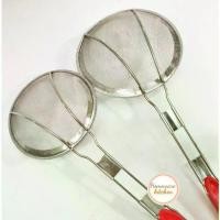 ราคา กระชอนของทอด ตะแกรงตักกาก ตาถี่ด้ามแดง กระชอนสแตนเลส 20 ซม.,22 ซม. ตะแกรงและกระชอน Special kitchen utensils (1732326363053919162)