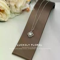ราคา VRS.สร้อยคอเงิน92.5ชุบทองคำขาว ความยาว16-18นิ้ว พร้อมจี้เม็ดเดี่ยวน้ำหนัก1.0ct ดีไซน์ใบโคลเวอร์ฝังเพชร Collection “Lucky Floral”Necklace (1731026953167145792)