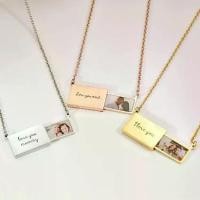 ราคา สร้อยคอซองจดหมายภาพถ่ายแบบยืดหดได้, ส่วนบุคคล, สร้างสรรค์, เครื่องประดับเทศกาลยุโรปและอเมริกา, ข้ามพรมแดนอเมซอน, ขายร้อน ทองเหลือง ชุบ ทอง ชุบ สร้อยคอ ลาย ดิสโก้ 2 สลึง cha (1731680162672249800)