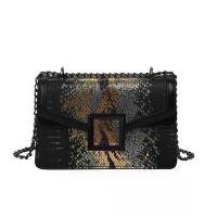 ราคา กระเป๋าสะพายข้างผู้หญิง พิมพ์ลายงู โซ่ หัวเข็มขัดสี่เหลี่ยมโลหะ กระเป๋าแต่งหน้า เหมาะสำหรับการเดินทาง แฟชั่น อเนกประสงค์ บล็อคสี กระเป๋าใบเล็ก new bag office กระเป๋า (1731897809416127842)