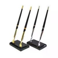 ราคา ปากกาตั้งโต๊ะแบบมีฐานตั้ง ด้ามคู่ ปากกาเซ็นชื่อ ปากกาลงนาม Desk Pen Stand WAKU สีทอง (LP201) / สีเงิน (LP202) (1731943415667263370)