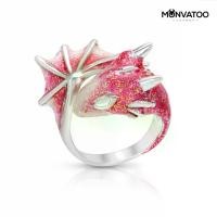 ราคา แหวนมังกรวงใหญ่ สีเงินลงยาสีชมพู (ชุบโรเดียม) Silver Topaz Dragon Ring by MONVATOO London งาน handmade ทำด้วยมือ ปรับไซส์วงแหวนได้ adjustable ring band สามารถใส่ได้ทุกนิ้ว ลงยาสี (1730693477783669608)