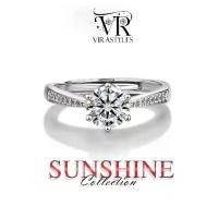 ราคา VRS.แหวนเม็ดชู1กะรัต ขนาด6.5mm.บ่าเพชรข้าง แหวนเงิน92.5ชุบทองคำขาวCollection(Sunshine)Ring (1729986183805045568)