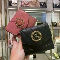 ราคา [จัดส่งทันที] SALE​ ถูกที่สุดLYN​ ​แท้​ กระเป๋าสตางค์ใบสั้น​ ขนาด4นิ้ว​ แบรนด์แท้หิ้วขึ้นเครื่องเที่ยวต่างประเทศได้ทั่วโลกจ้า​ ดีไซน์สวยหรูสุดๆ​ (1732081499172538375)