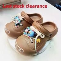 ราคา รองเท้า Croc, สไตล์ดาราอินเทอร์เน็ต Ins, แฟชั่น, สไตล์หวานและเท่, รองเท้าแตะแบบปิดเท้าลูกไม้สำหรับผู้ชายและผู้หญิง, พื้นหนานุ่ม, กันลื่น, เหมาะสำหรับคู่รัก, Croc Shoes (1732027058469635862)