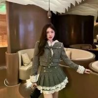 ราคา LAFLEUR STYLE เซ็ททวิต 2 ชิ้น ปักฉลุลูกไม้เสริมฟองน้ำตรงบ่า เสื้อคอเสื้อปักผ้าลูกไม้ฉลุ แต่งอะไหล่มุกคล้ายปกเสื้อ ผ้าซับในทั้งตัว ปลายแขนแต่งลูกไม้ฉลุ กระโปรงผ้าทวิต2ชั้น ปลายผ้าแต่งผ้าลูกไม้ฉลุ (1731