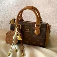 ราคา กระเป๋าหมอนก้อง Qinggu ลูกสุนัขขนมปัง Nanfeng Chio2nd สำหรับผู้หญิง กระเป๋าสะพายข้างมือถือใบเล็ก มาใหม่ในปี 2025 wallet women suede bag longchamp tiny louisvuitton ญาญ่า mini ของ แท้ beach (1731813871