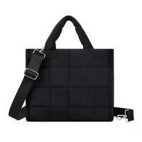 ราคา กระเป๋าถือและกระเป๋าสะพาย ขนาดกลาง สำหรับผู้หญิง ทรงนุ่มฟู ทำจากผ้าไนลอน มีสายปรับความยาวได้ wallet women ใบ สะพาย หนัง แท้ กระเป๋า ไซส์มินิ မ ိ န ် း က လ ေ း ပ ိ (1731891859639797540)