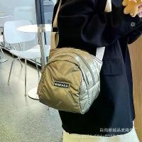 ราคา กระเป๋าสะพายข้าง ขนาดเล็ก แจ็กเก็ตเป็นของตัวเอง ก ร ะ เ ป ๋ า จ ั ก ส า น wallet women กระเป๋า ปลา stand oil crochet bag hobo bag ตังค์ ลิน lyn แท้ (1731747472449111186)