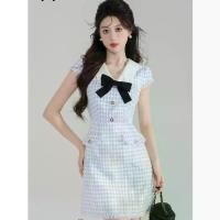 ราคา เดรส สไตล์ชาแนล สีฟ้า คอวี ห้เอว สำหรับผู้หญิง ใส่หน้าร้อน เรียบหรู มีโบว์ เดรสลายสก๊อตสั้น ทรงเอ สไตล์ฝรั่งเศสหวานๆ ช ุ ด ส ี แ ด ง ไ ป งาน แ ต ่ ง satin prom p (1731763988513719675)