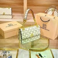 ราคา กระเป๋าสตรี, หนังแท้, ฤดูร้อน 2025 มาใหม่, กระเป๋าสี่เหลี่ยมเล็ก, กระเป๋าสะพายไหล่อเนกประสงค์, กระเป๋า Messenger, ขนาดเล็ก, พร้อมสายโซ่ (1731548466019075922)