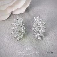 ราคา ต่างหูแป้น ลายปีกนก ฝังคริสตัลแท้ ขนาดกลาง ดีไซน์ แตกต่าง งานคุณภาพสูง ต่างหู ตุ้มหู เครื่องประดับ ER0900 ValueJewelry COD (1731430167079454016)