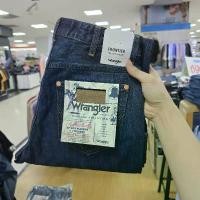 ราคา กางเกงยีนส์Wrangler ผู้ชาย ทรงกระบอกใหญ่[FRONTIER] ผ้าไม่ยืด สียีนส์เข้ม รุ่น[MFRON16] ขายดี (1731935849030059678)