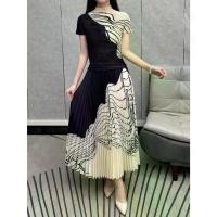 ราคา ชุดแฟชั่นผู้หญิง จับจีบ ระดับไฮเอนด์ในศาสนาอิสลาม เหมาะสำหรับฤดูร้อน เสื้อยืดแขนสั้นพิมพ์ลายเมล็ดข้าวโพดเทียม กระโปรงยาวปานกลาง ชุดสองชิ้นในศตวรรษที่ 21 ศศิ วี่ ชุด เขียว เอวลอย สงกรานต์ ชุด (17319953