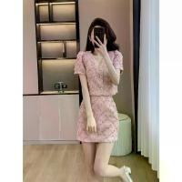 ราคา ชุดกระโปรงเสื้อแจ็คเก็ตสตรี เรียบหรู ทรงสลิม แขนสั้น ลายดอกไม้ลูกไม้สีชมพู คอวี เหมาะสำหรับฤดูใบไม้ผลิและฤดูร้อน [COD] สงกรานต์ ชุด เซ็ท ขายาว สวยๆ เอี๊ยม ยีนส์ ขา สั้น (1732022332478949126)