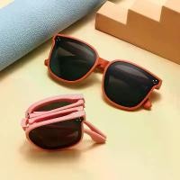 ราคา แว่นกันแดดเด็ก สำหรับเด็กชายและเด็กหญิง พับได้ โพลาไรซ์ ป้องกันรังสียูวี แว่นกันแดด เหมาะสำหรับเด็กและพ่อแม่ลูก ทรงกลม เหมาะสำหรับใบหน้ากลม แว่น สงกรานต์ (1731285937929947003)